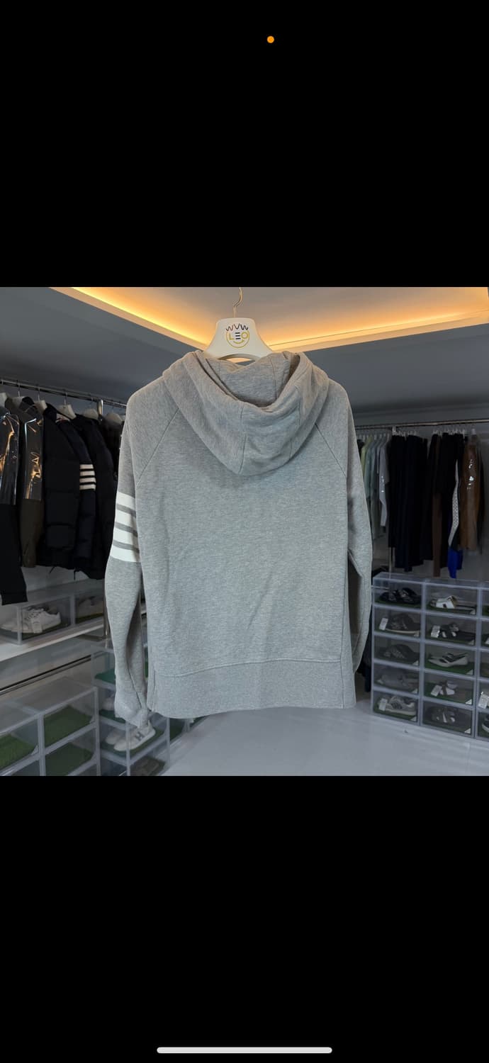 [리오브전포점] 톰브라운 사선 완장 자수 후드집업 상품이미지2