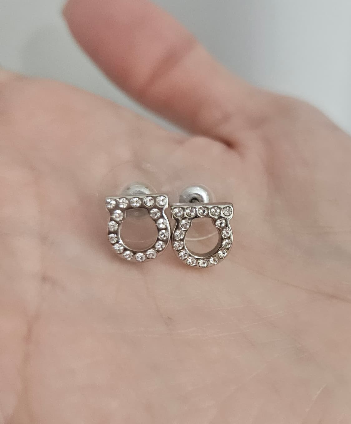 [단종디자인]페레가모 간치니 크리스탈 귀걸이 [정품/실버컬러] 상품이미지5