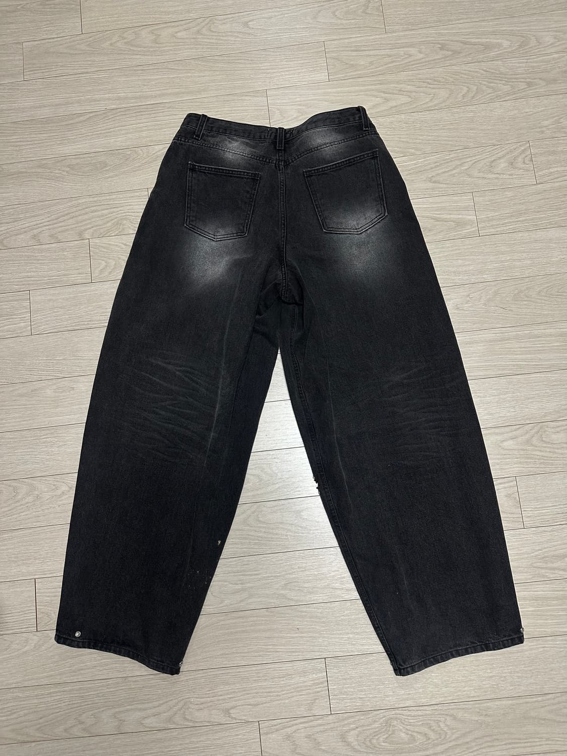 찡 디테일 와이드 벌룬 흑청 데님 상품이미지2