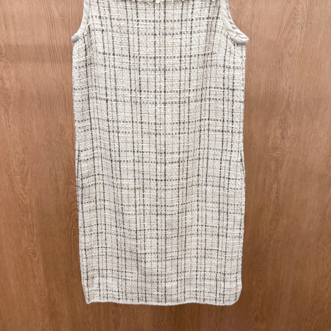 막스마라 라운드넥 슬리브리스 미디 원피스 트위드 체크 패턴 디테일 베이지 상품이미지5