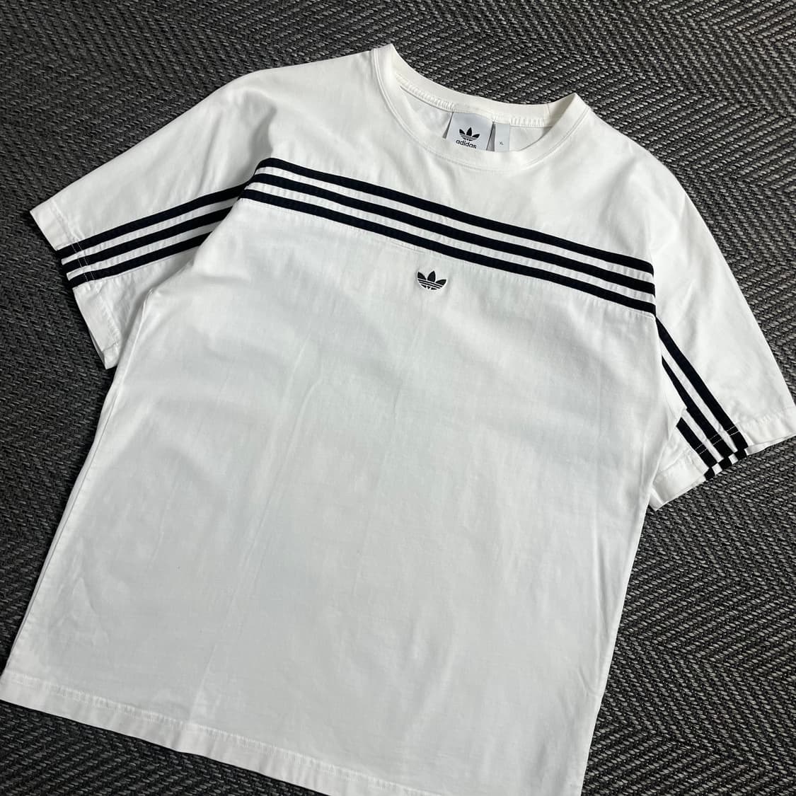 아디다스 오리지날 센터로고 화이트 반팔 티셔츠 y 4187 상품이미지1
