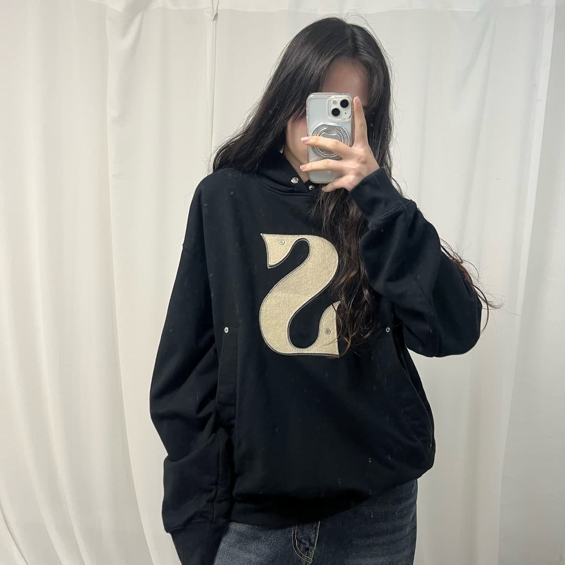 Satur Rivet Appliqué Black Hoodie 상품이미지1