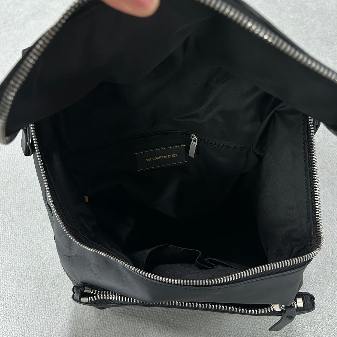 만다리나덕 블랙 백팩 상품이미지5