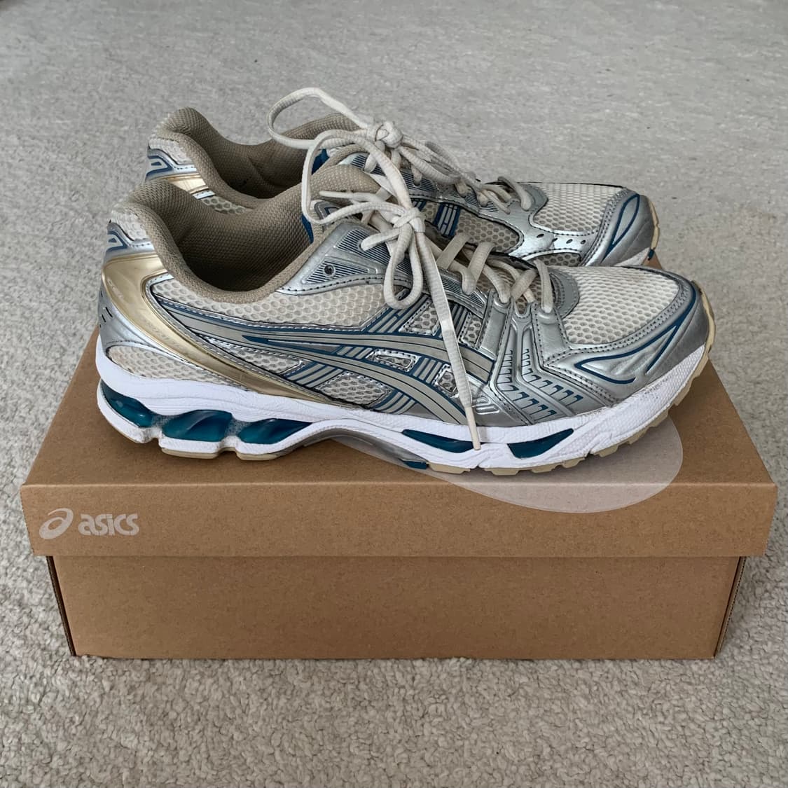 아식스 젤카야노14 크림 퓨어 실버  키코 자운드 상품이미지2