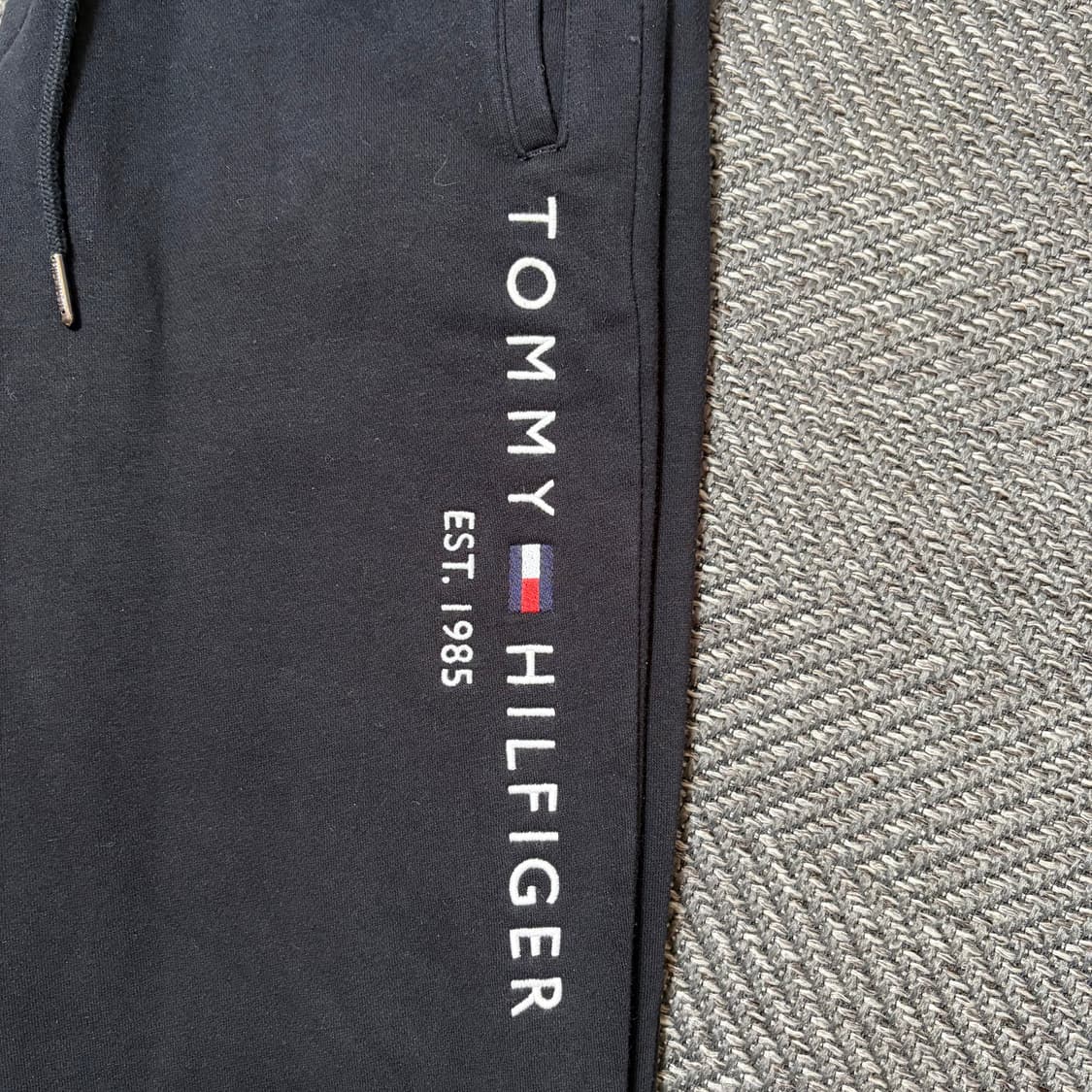 타미힐피거 로고 블랙 조거 스웨트 팬츠(S) 상품이미지3