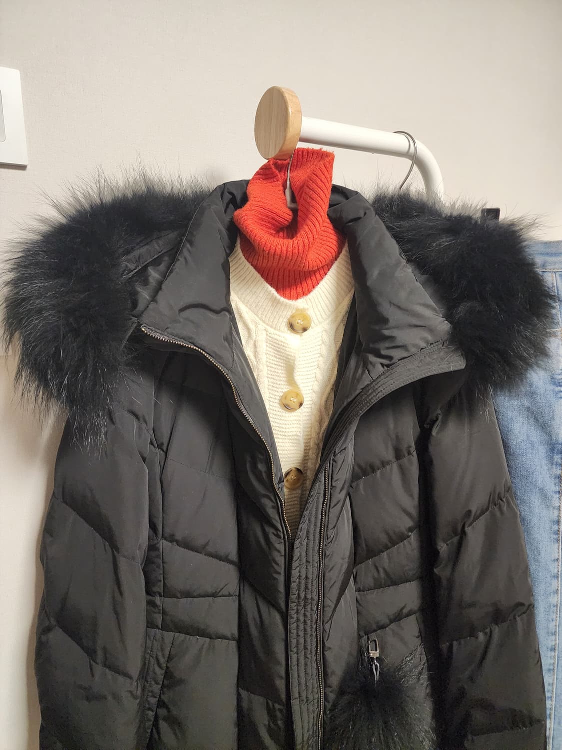 abplus 블랙 후드 라쿤퍼 롱 덕다운 패딩 상품이미지1