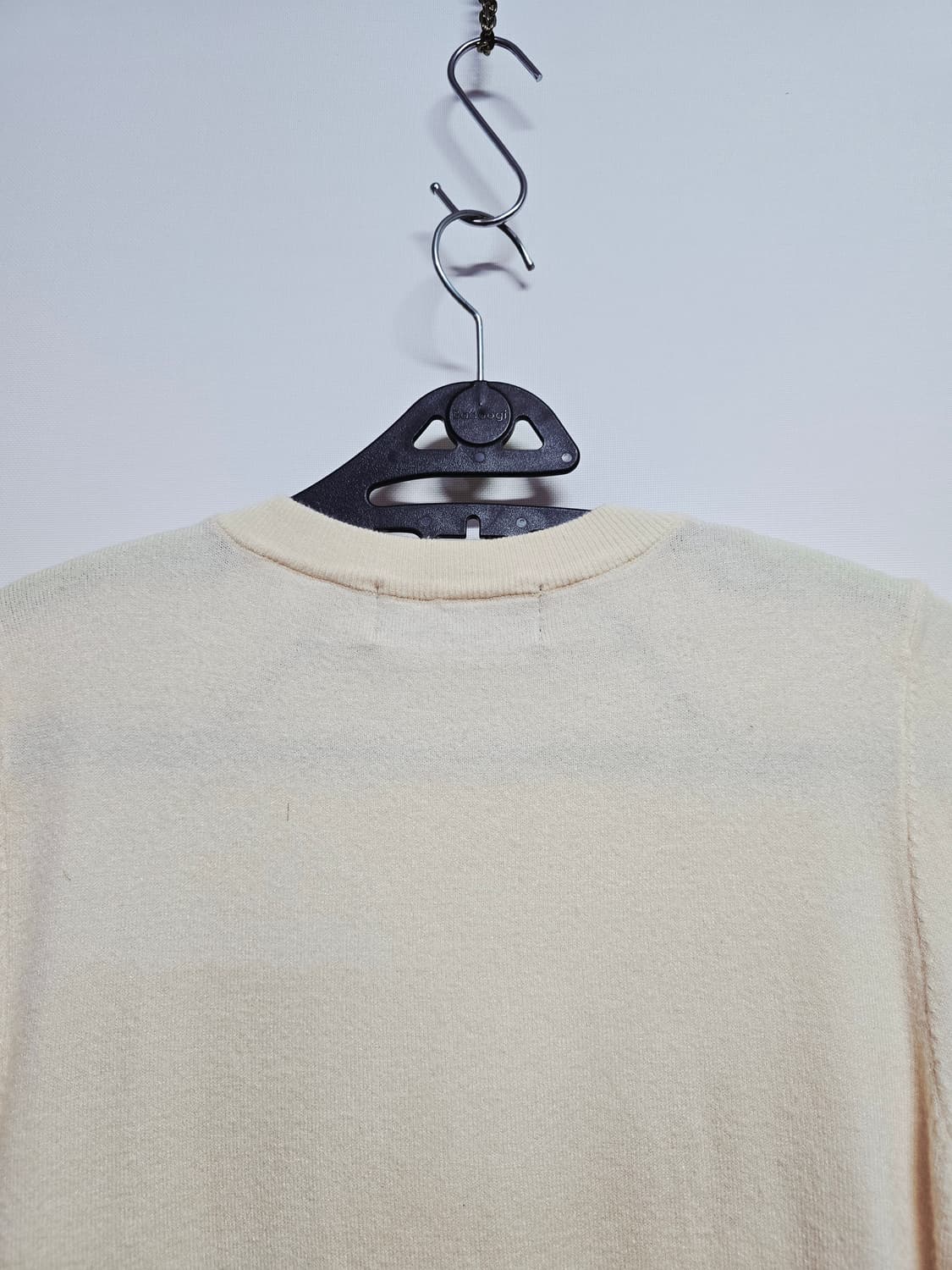 안나수이 아이보리 로고 엠보 니트 상품이미지5