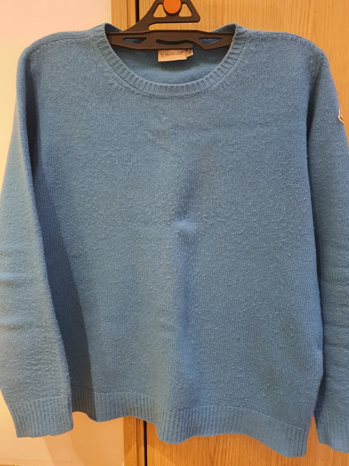 몽클레어 블루 라운드넥 100%울 니트 판매합니다! 상품이미지1