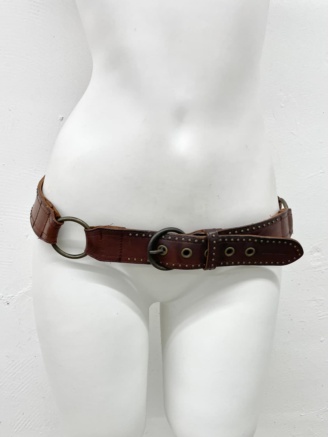 리얼레더 절개 스터드 펀칭 버클 벨트 상품이미지1