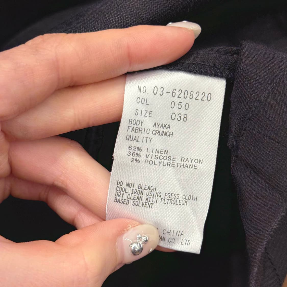 띠어리 럭스 반팔 블라우스 백 지퍼 미니 포켓 디테일 블랙 상품이미지8