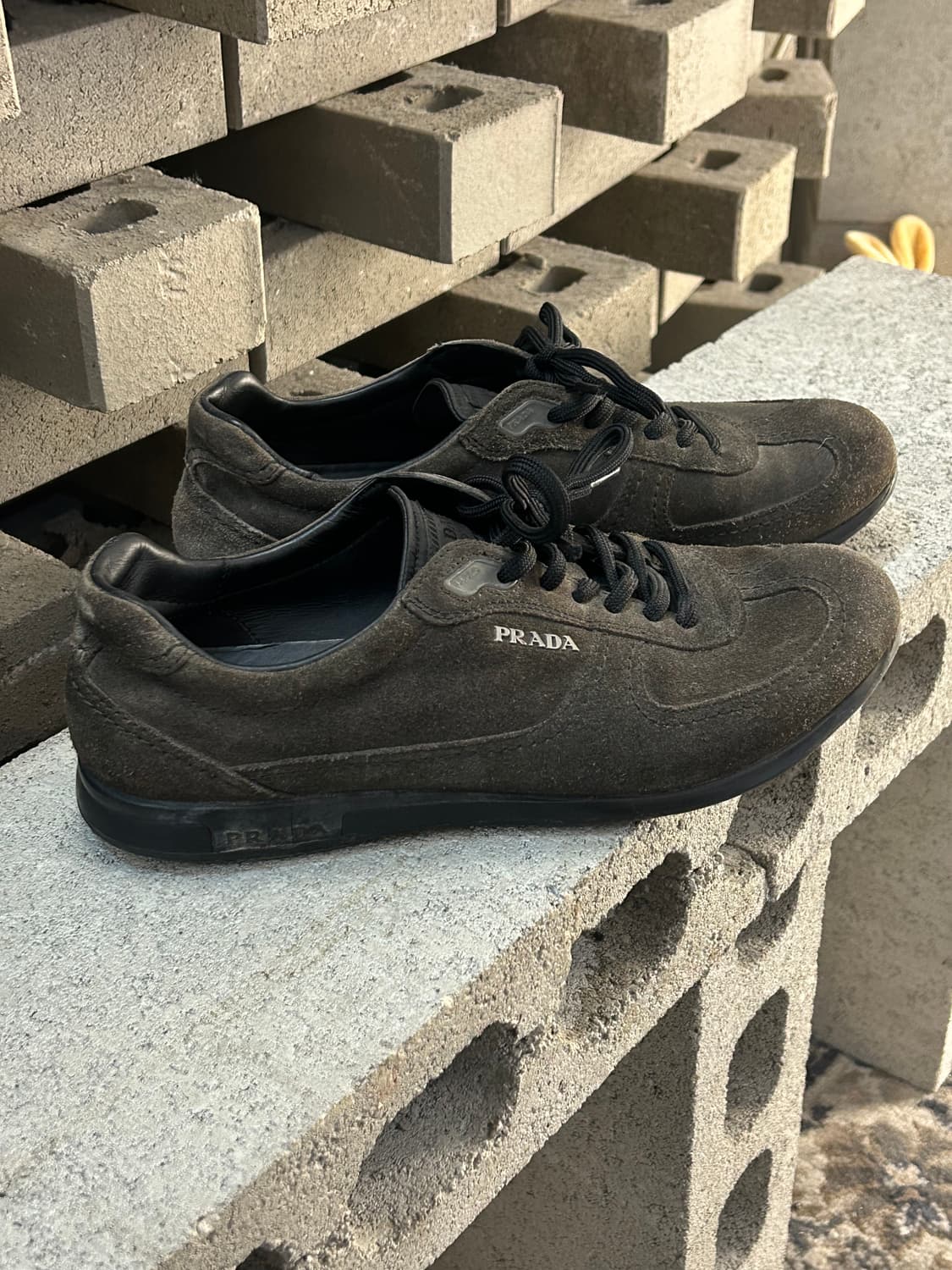 프라다 스포츠 브라운 스웨이드 스니커즈 상품이미지3