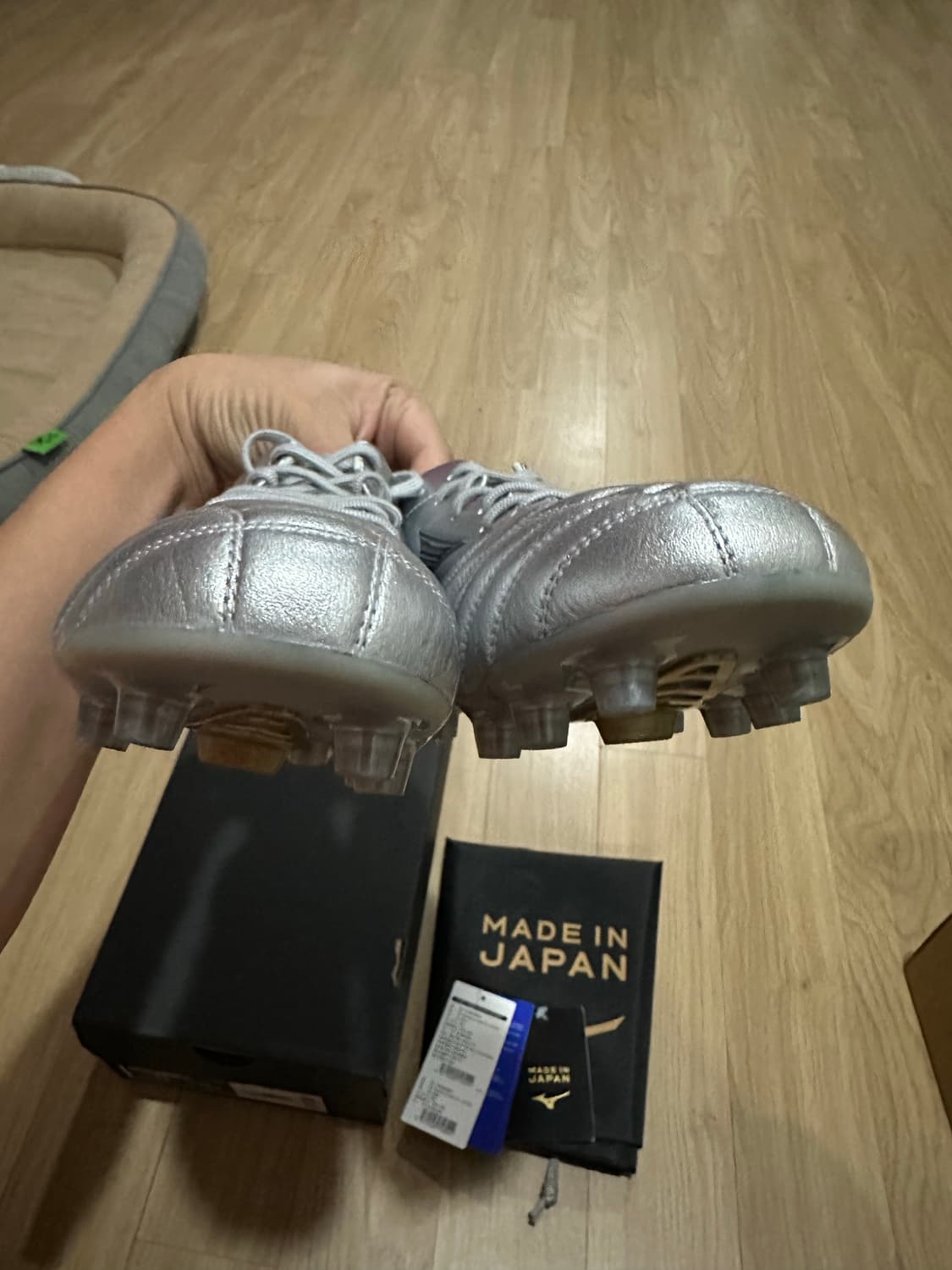 미즈노 모렐리아 네오4 JPN MD 265 플래티넘 실버팩 축구화 상품이미지6