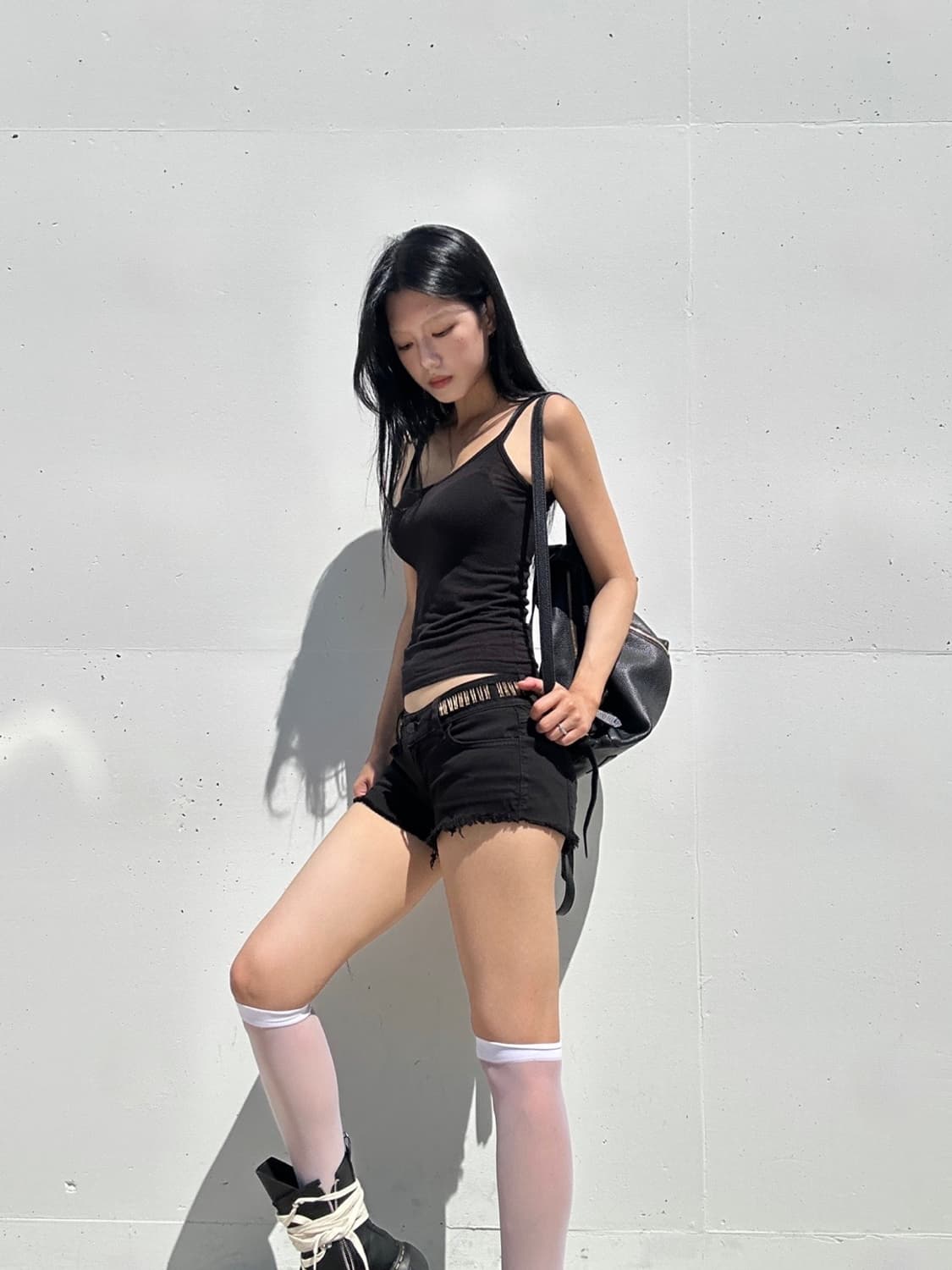 Pearl accent short pants / black 상품이미지3