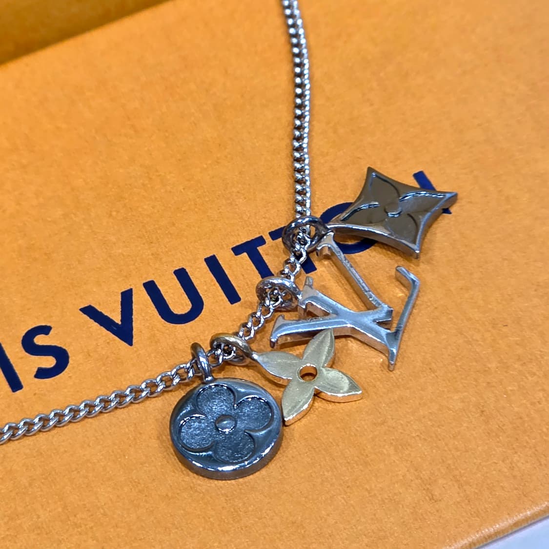 루이비통 모노그램  인스팅트 목걸이 M00521  상품이미지3