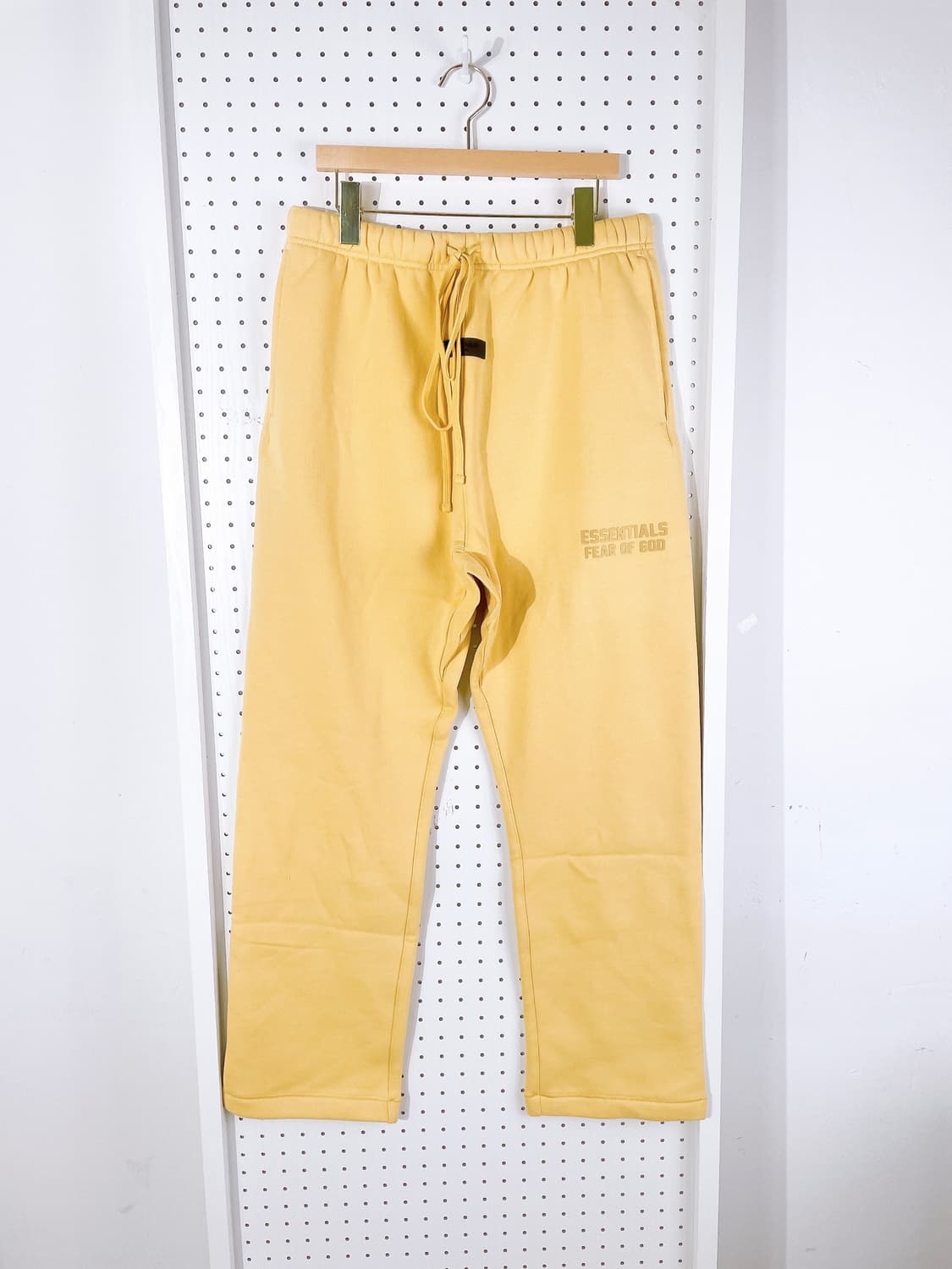 (정품/새상품) 피어 오브 갓 에센셜 옐로우 남성 약기모 스웻 팬츠 상품이미지1