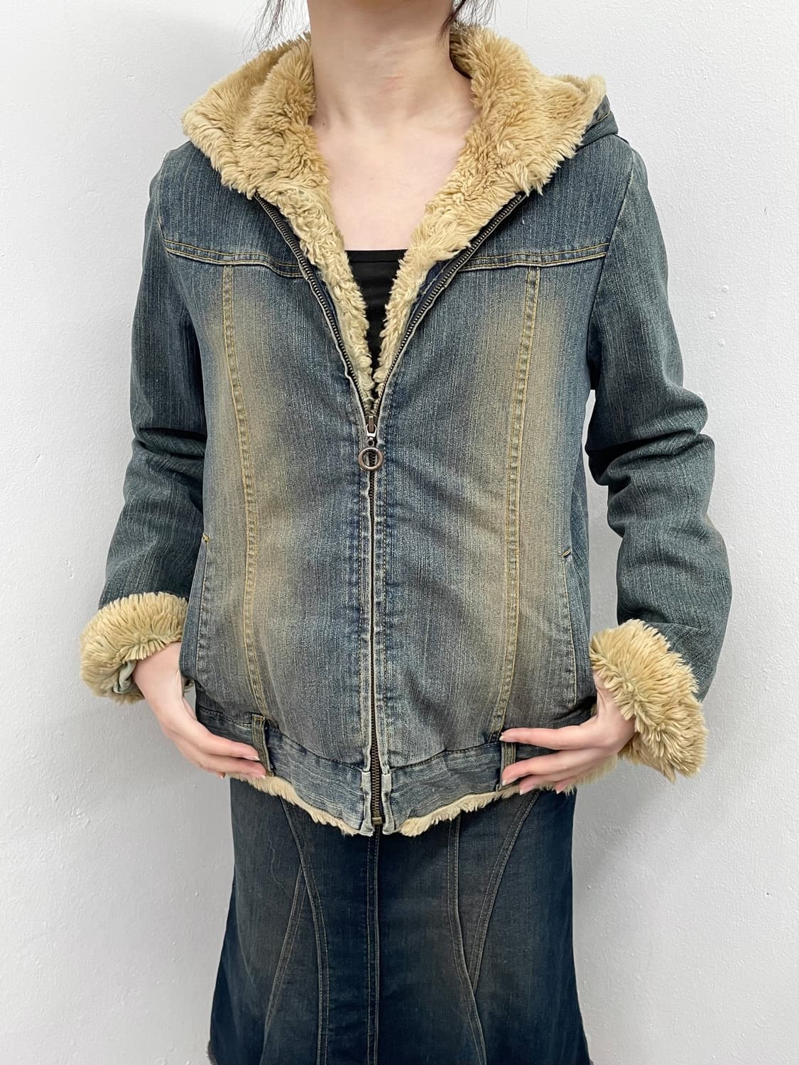 워싱 퍼 후드 데님 자켓  상품이미지1