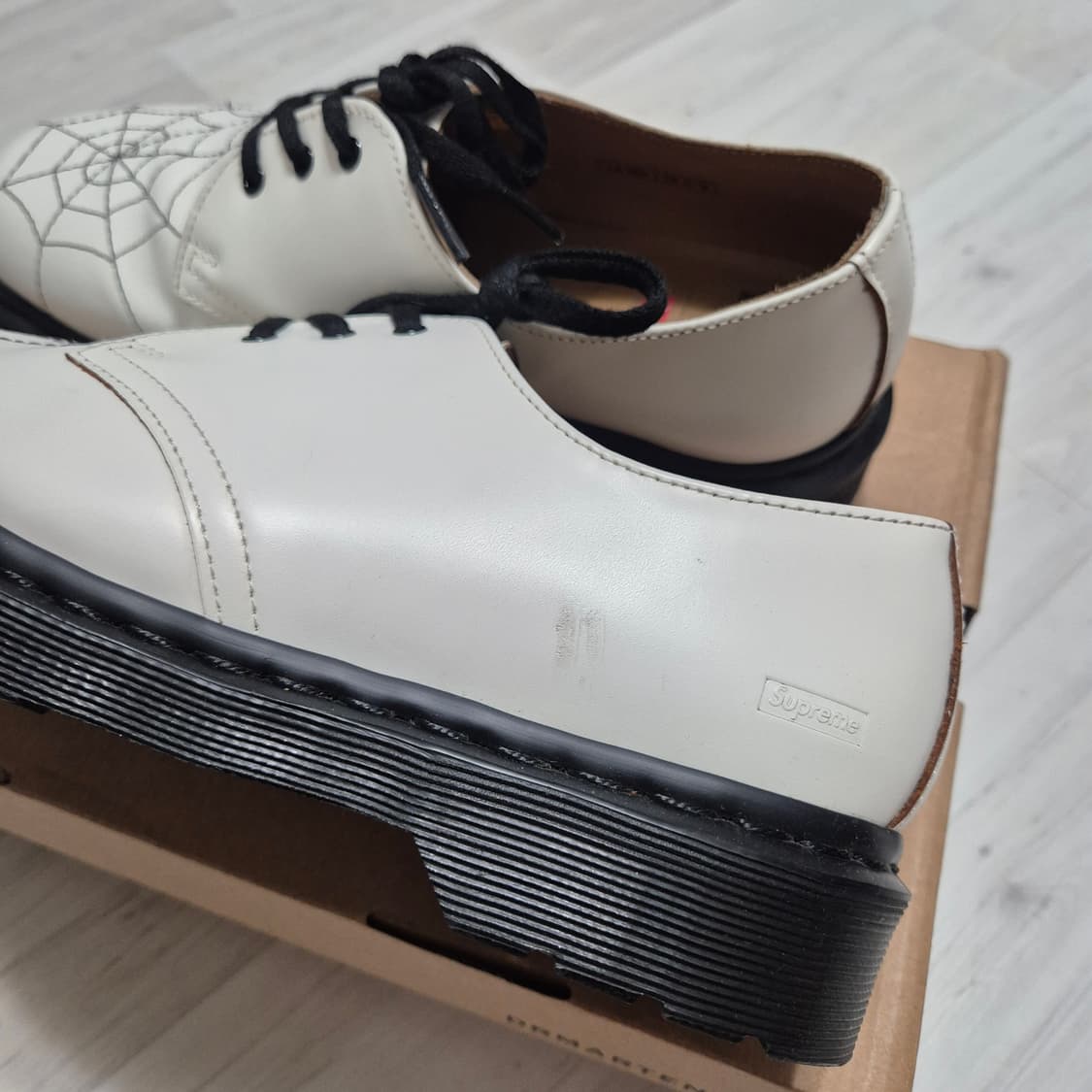 닥터마틴 슈프림 스파이더웹 us8 상품이미지5