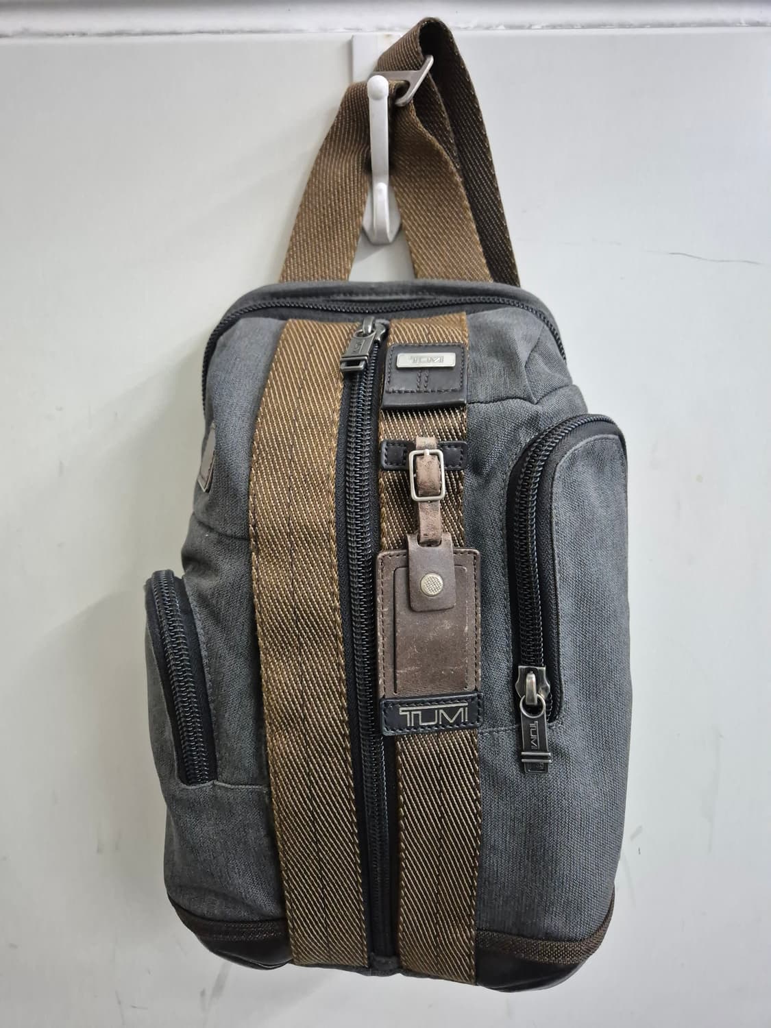 TUMI 투미 알파 브라보 슬링백 브라운 상품이미지1