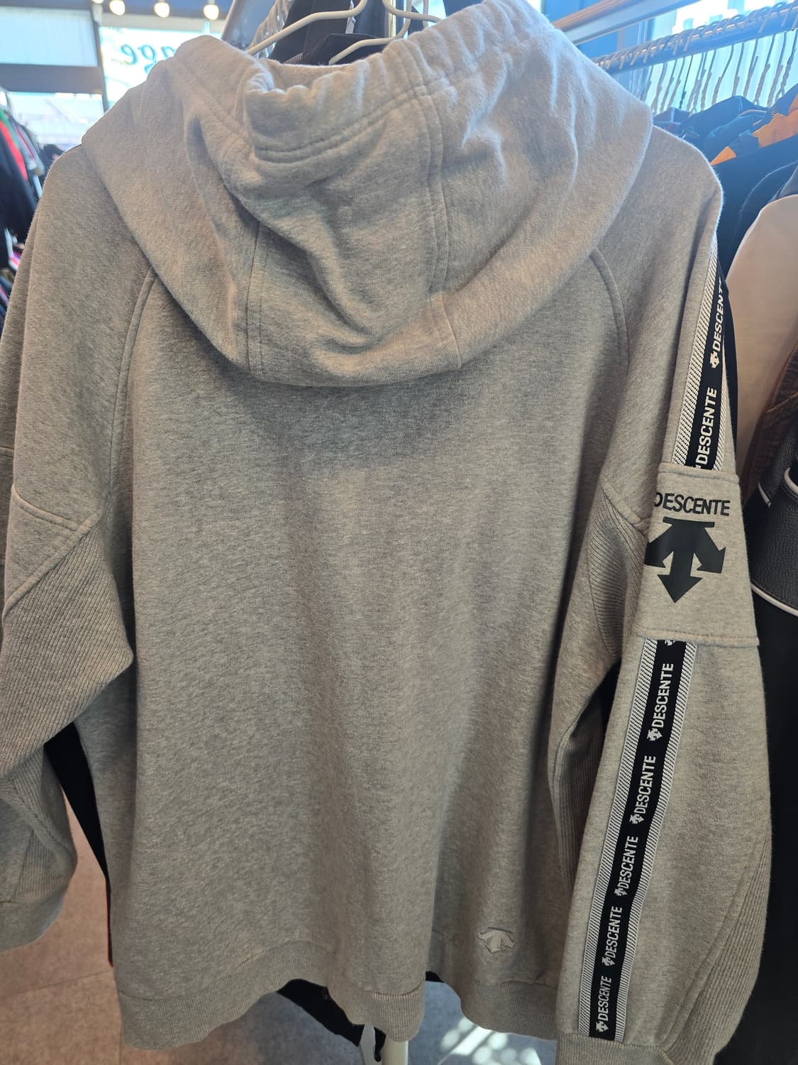 데상트 후드 상품이미지6