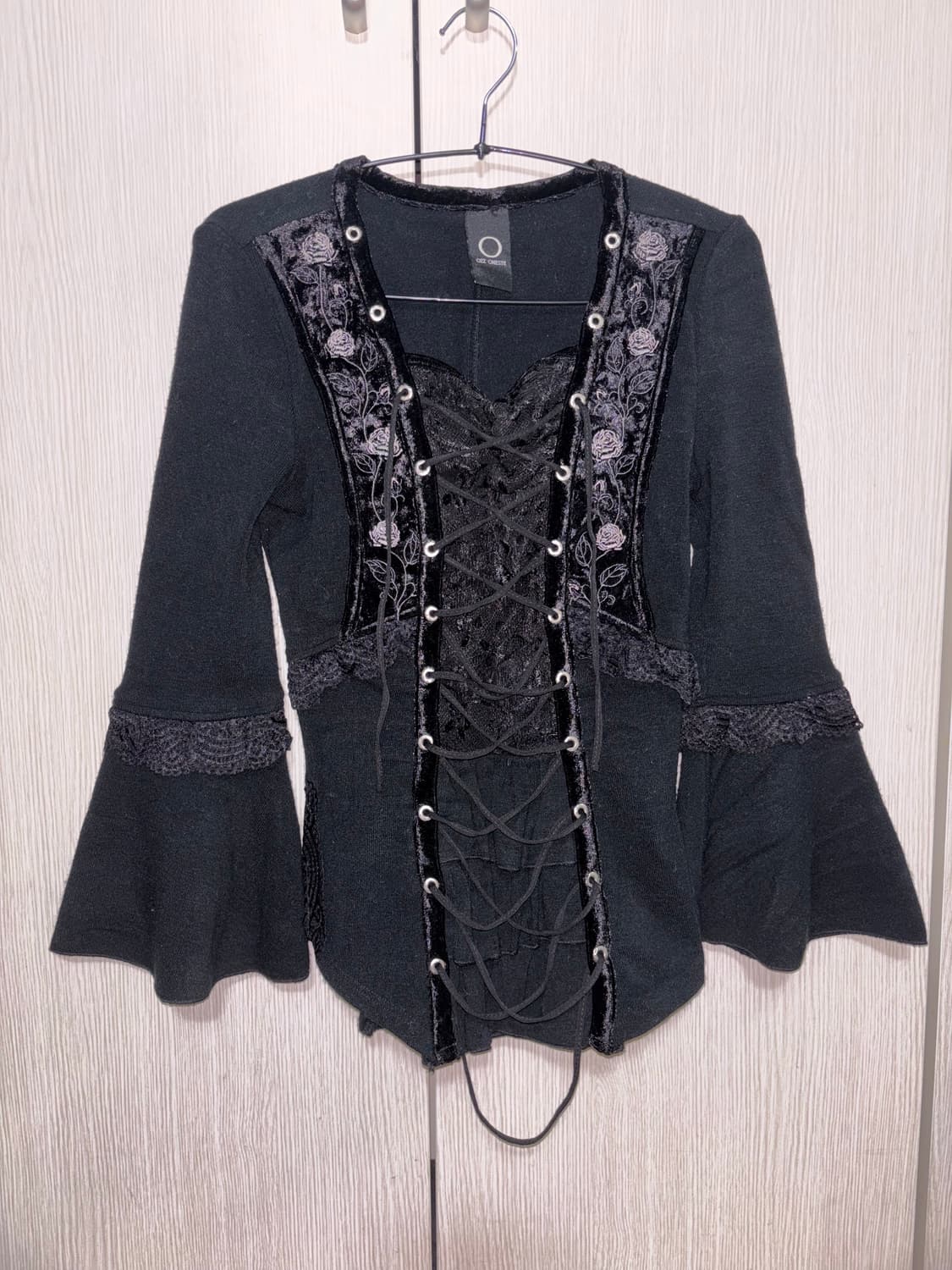 OZZ ONESTE 블랙 레이스 블라우스 상품이미지1