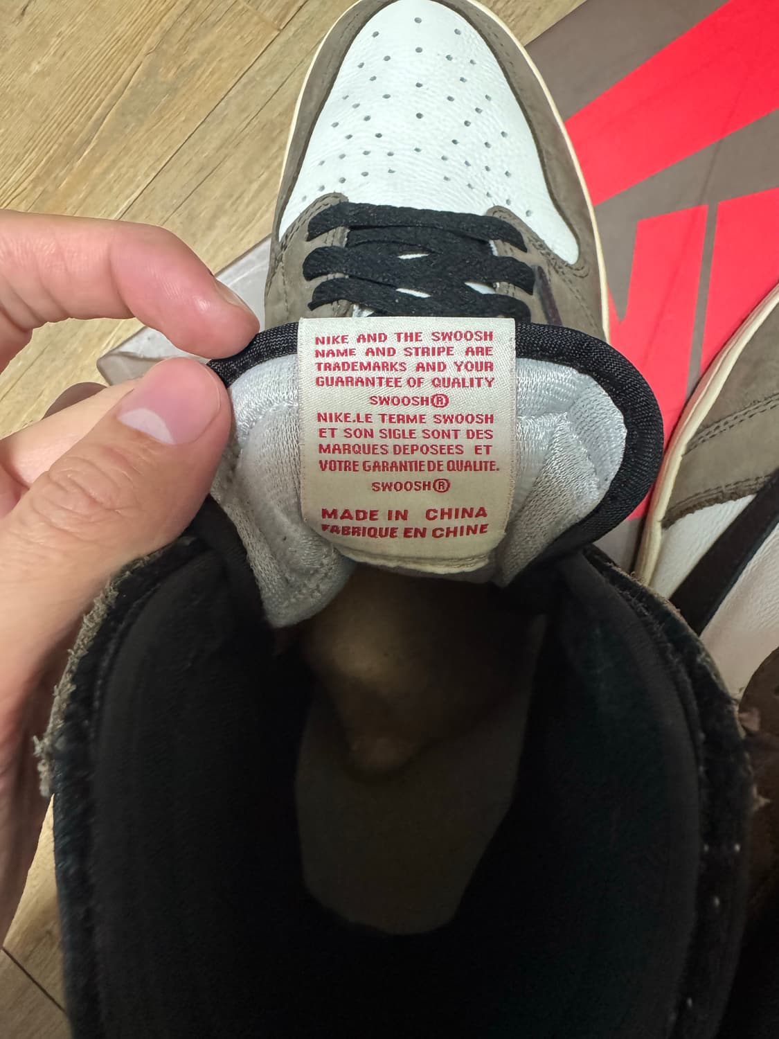 조던 1 하이 OG X 트래비스 스캇 모카 300사이즈 상품이미지2