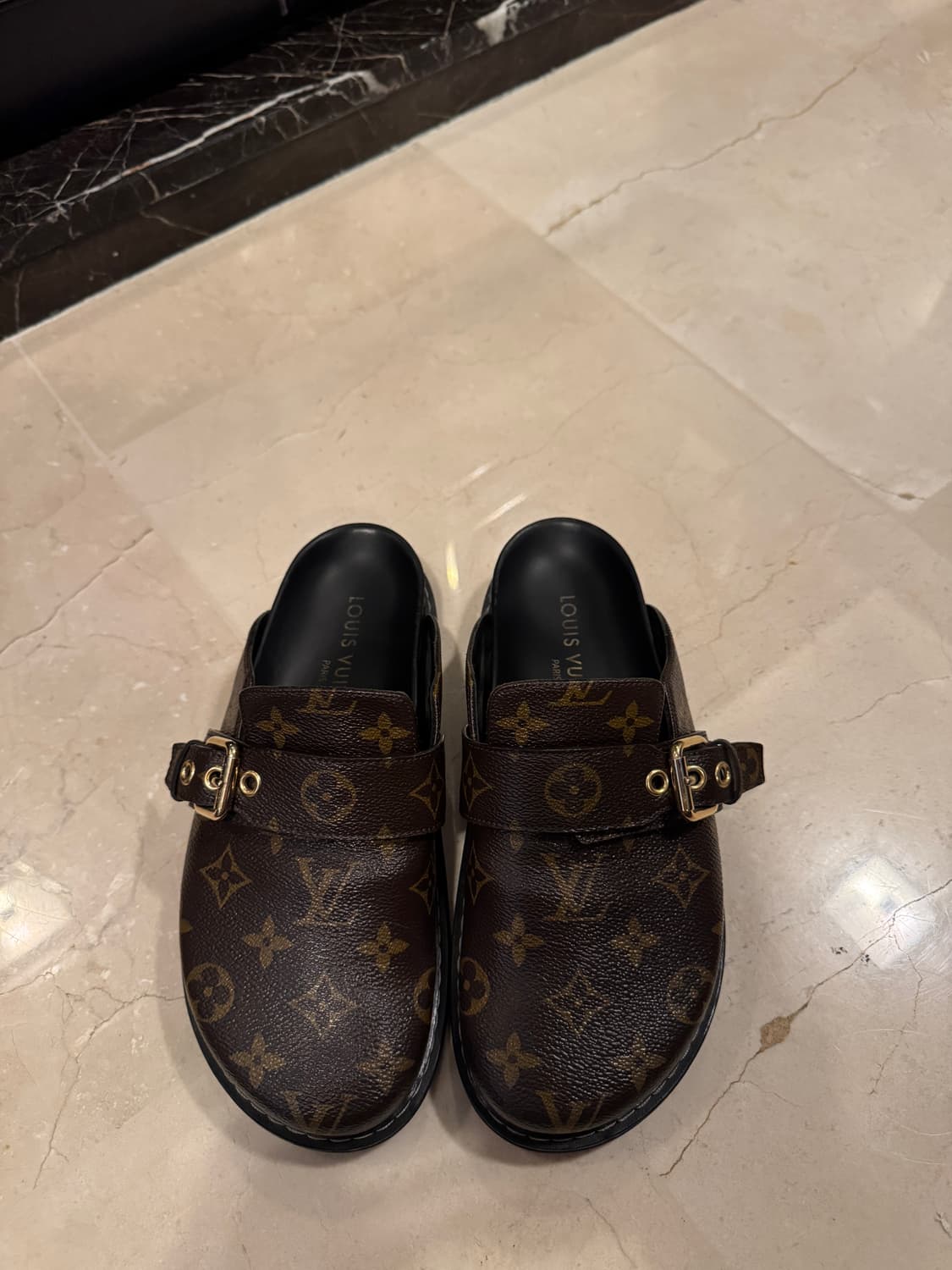 루이비통 모노그램 클로그 뮬 상품이미지1