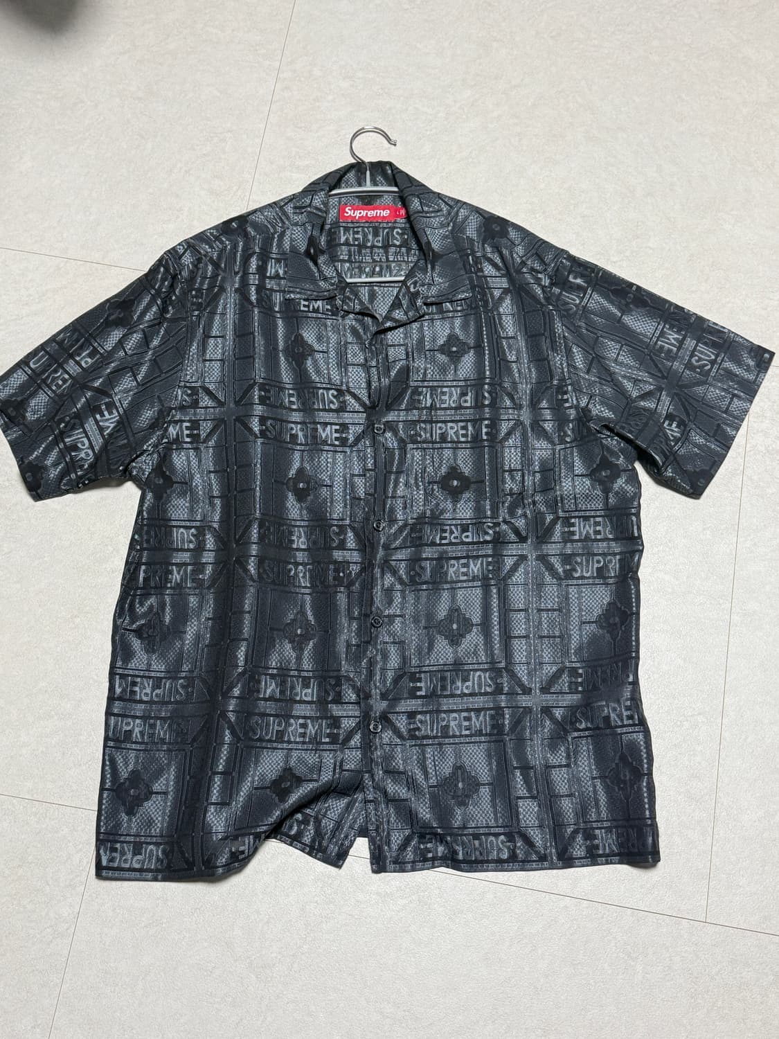[L] 슈프림 트레이 자카드 S/S 셔츠 블랙 상품이미지1