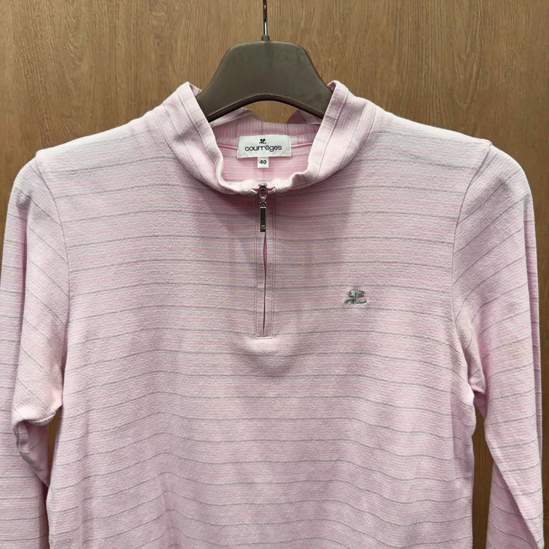 꾸레쥬 스트라이프 하프집업 긴팔 티셔츠 미니 로고 디테일 슬림핏 핑크 상품이미지4