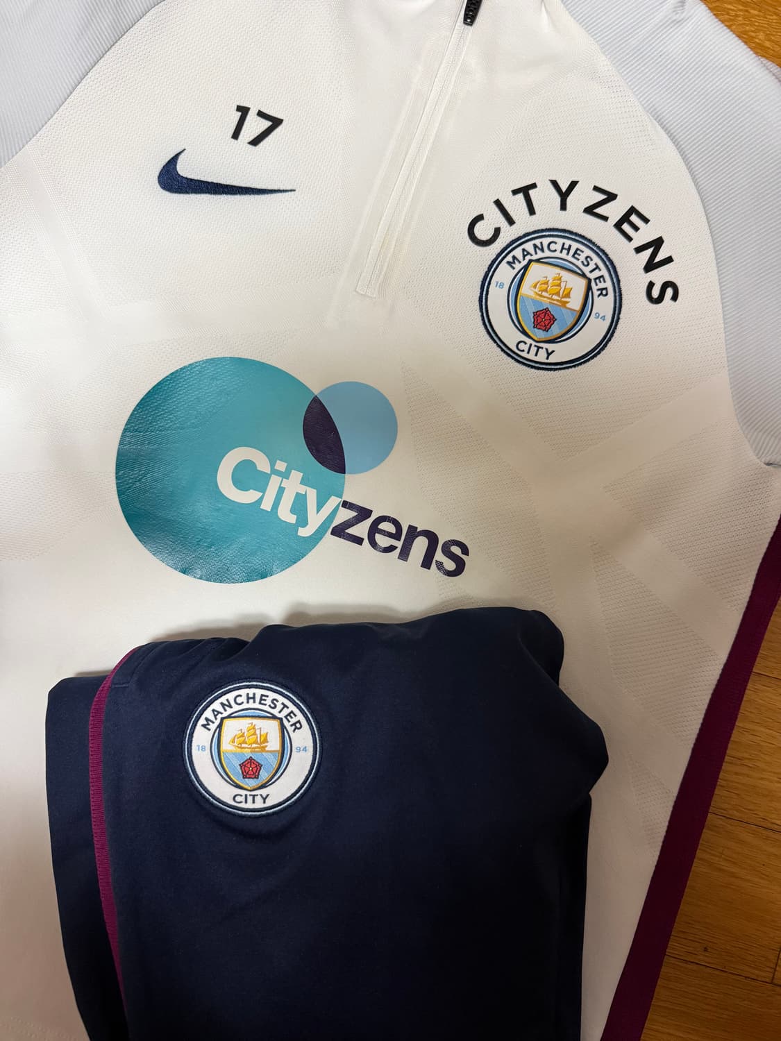 맨시티 나이키 에어로스위프트 트레이닝 탑 상품이미지1