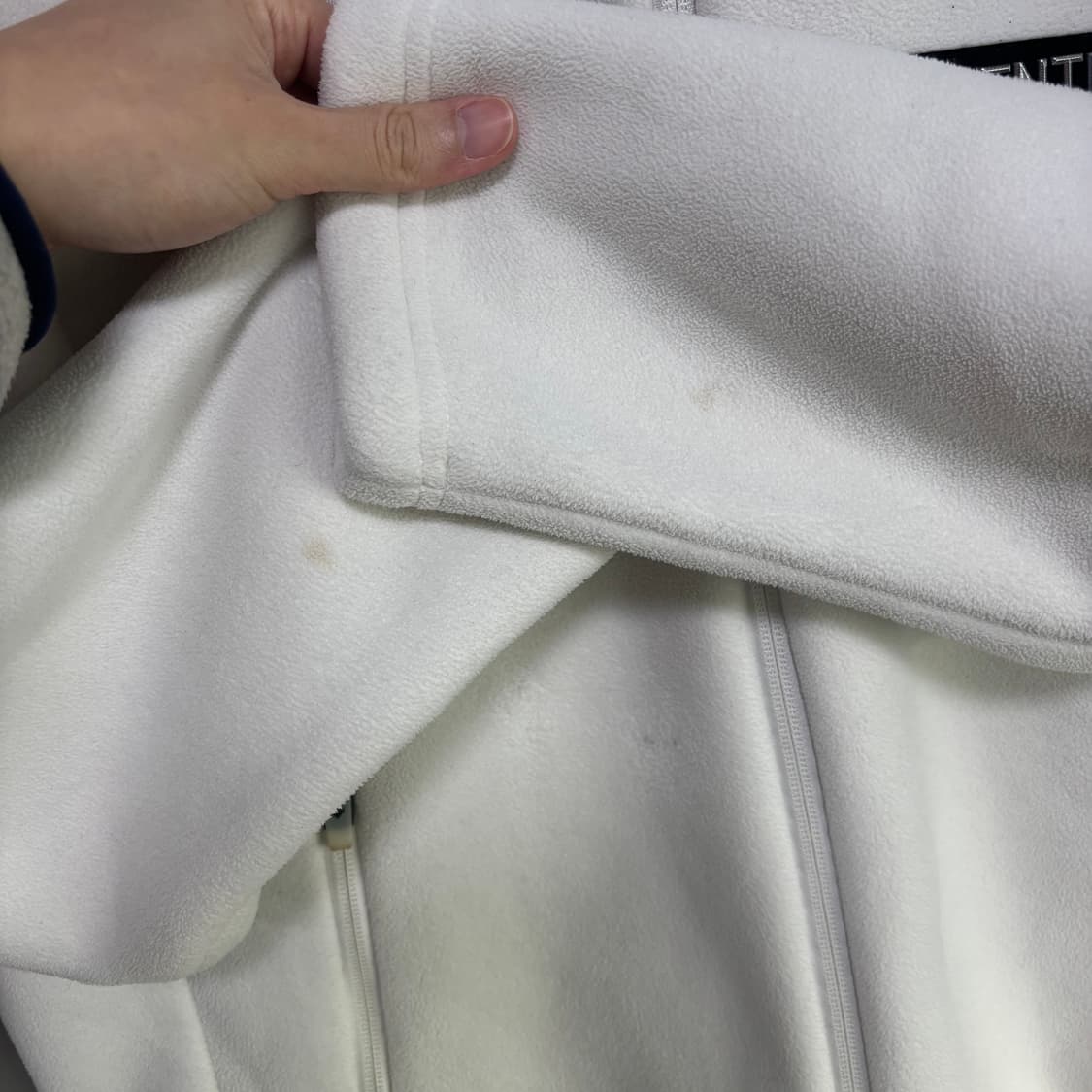 데상트 아우디 스위스 스키팀 플리스 화이트 상품이미지4