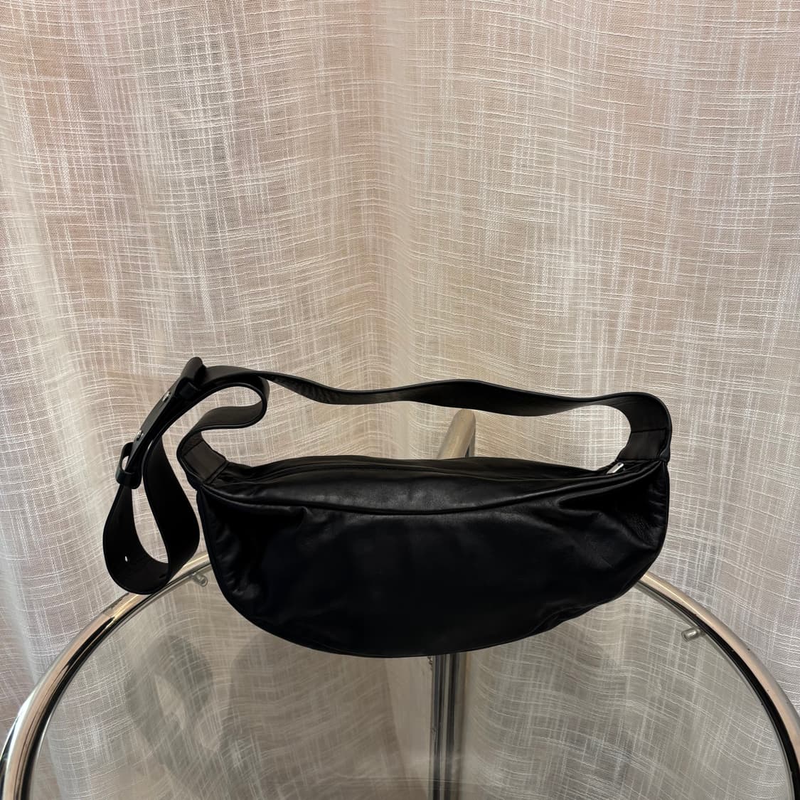 정품 COS 가죽 크로스백     상품이미지4