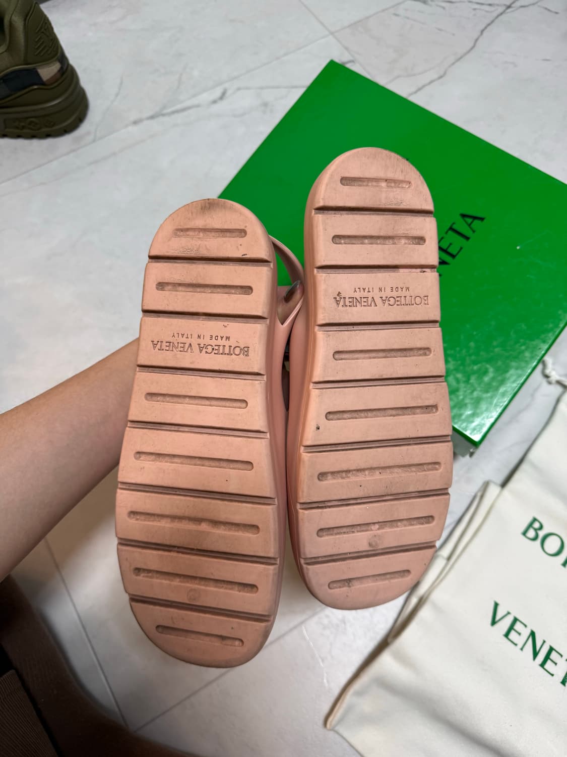 Bottega Veneta 러버 퍼들 샌들PINK 39size 상품이미지2