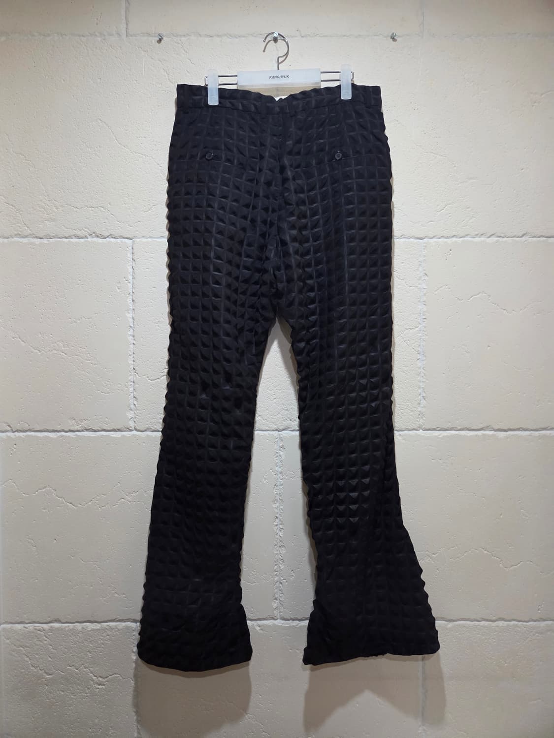 강혁 하이웨스트 플레어컷 비건 스웨이드 트라우저 블랙 L 상품이미지2