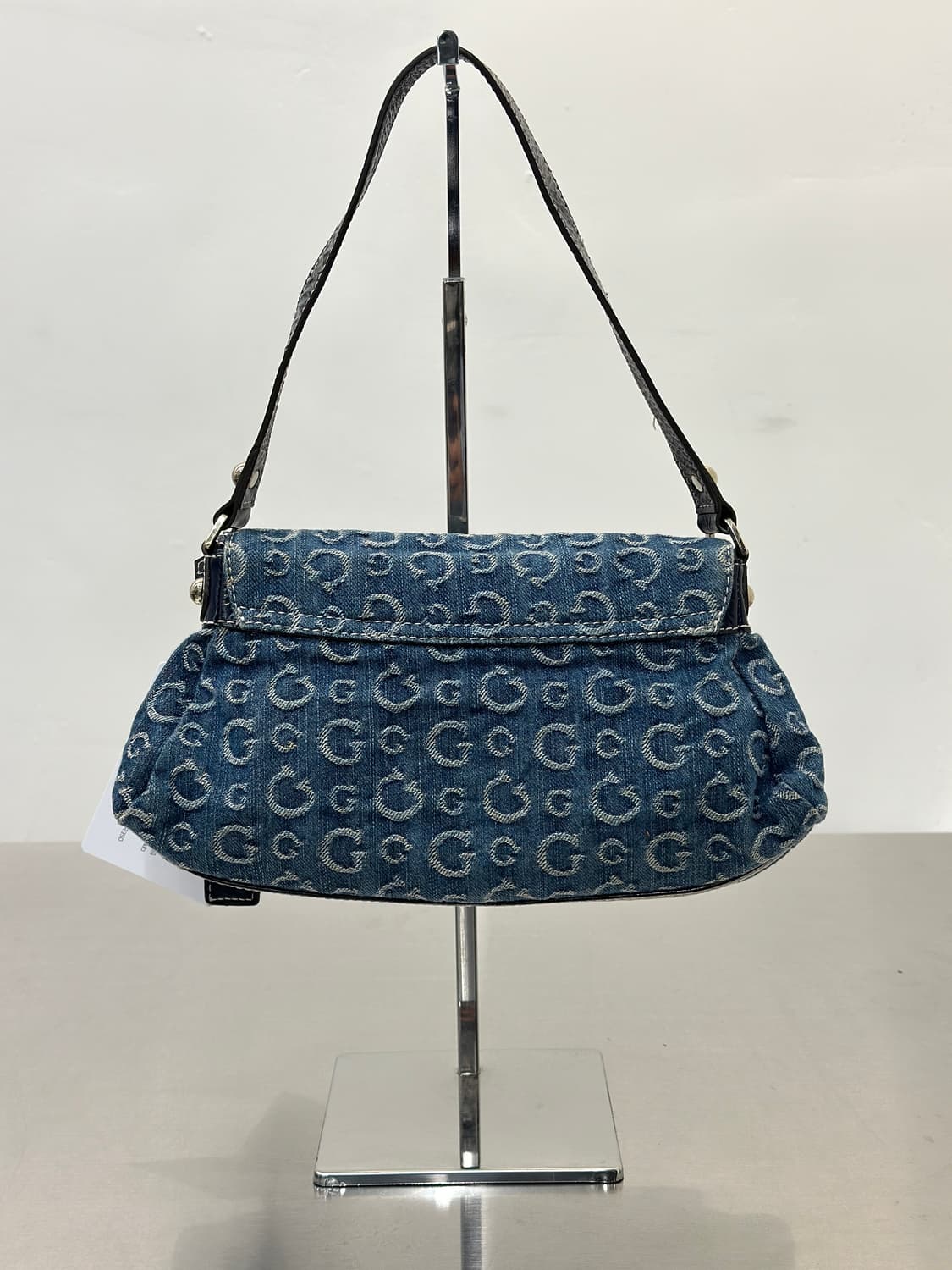 게스 버클 데님 숄더 백  상품이미지2