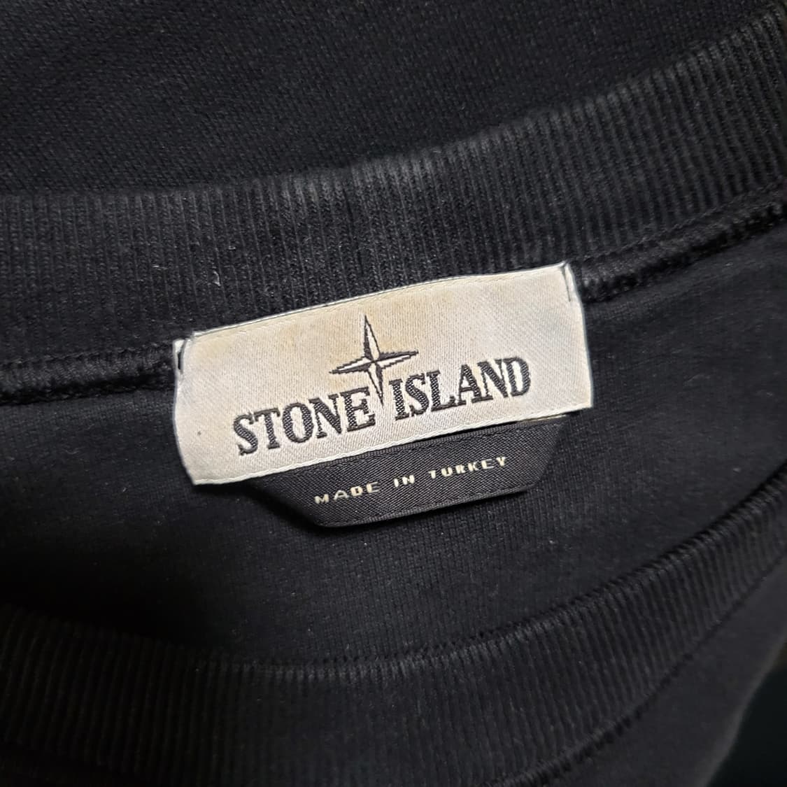 [정품] XL / 22FW 스톤아일랜드 맨투맨 블랙 상품이미지4