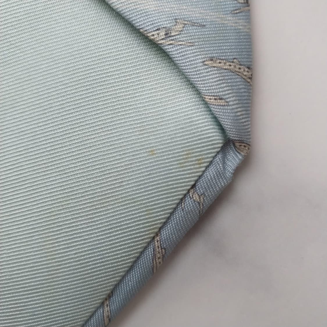 베르사체 실크 스카이블루 패턴 넥타이 9cm B등급 K1076
 상품이미지9