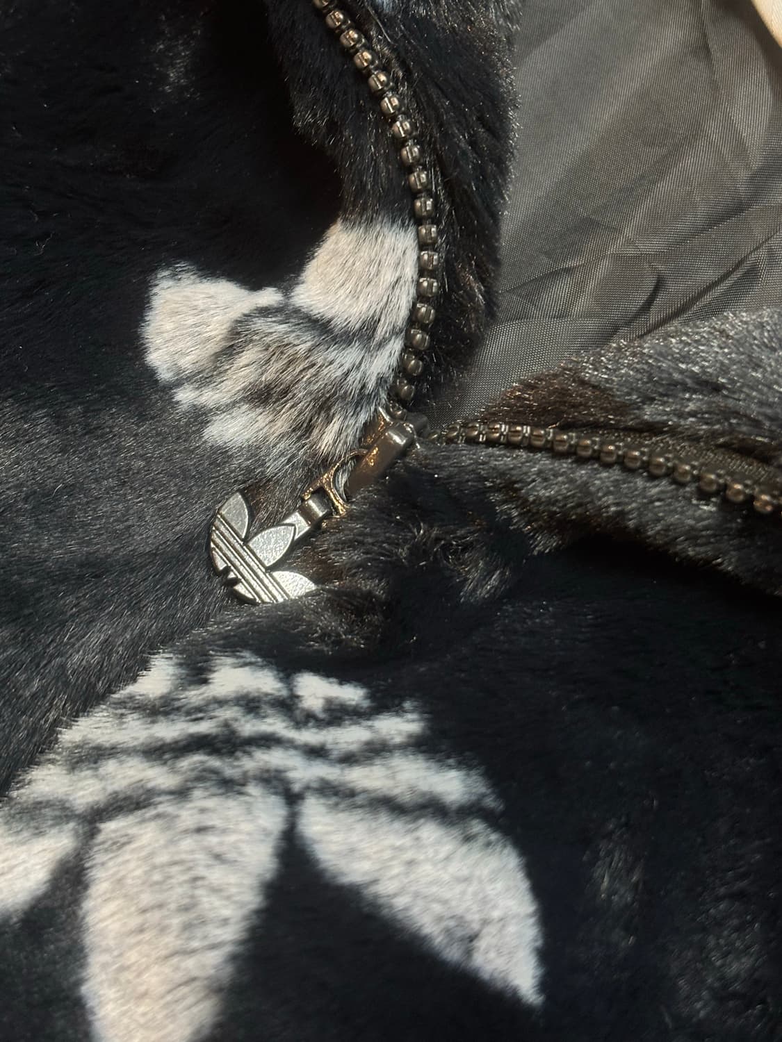 아디다스 모노그램 퍼자켓 상품이미지6