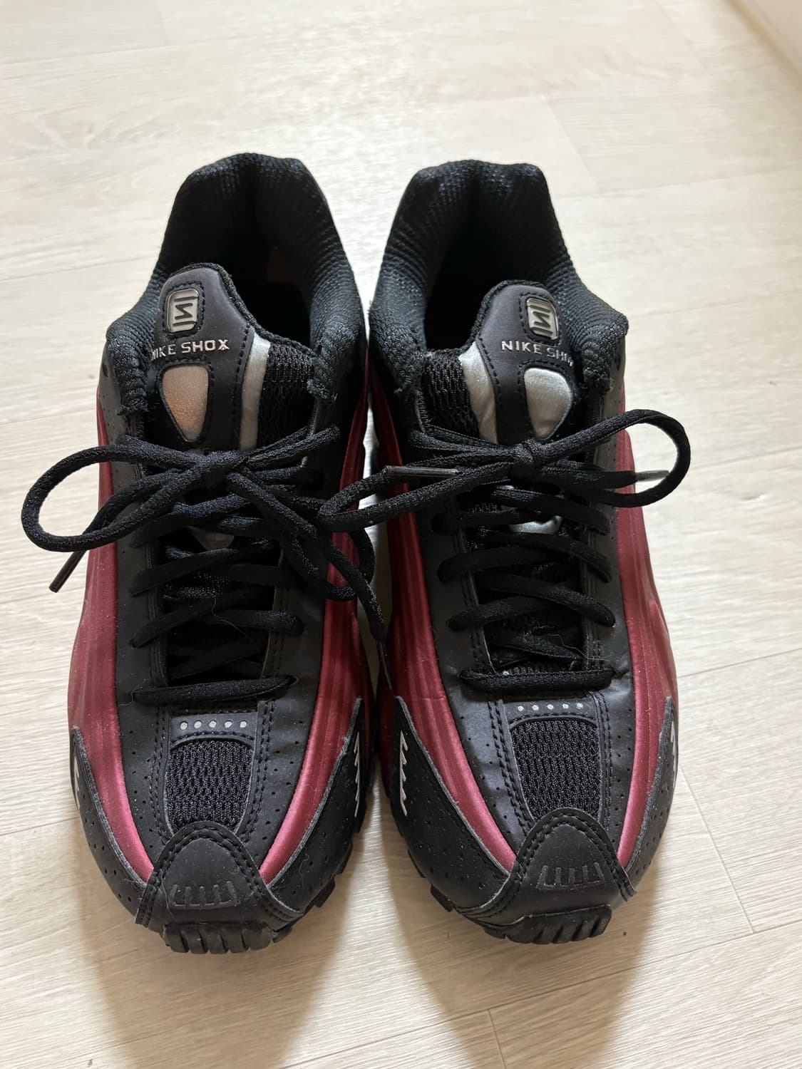 나이키 샥스 R4 블랙 팀 레드245 상품이미지3