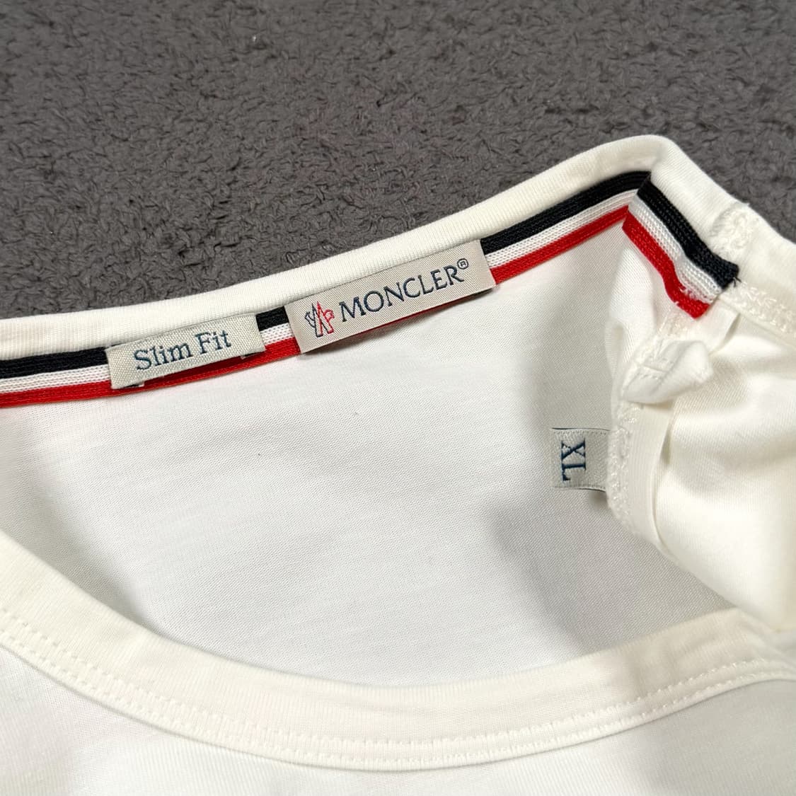 Moncler 몽클레어 슬림핏 미니와펜 화이트 반팔 상품이미지4