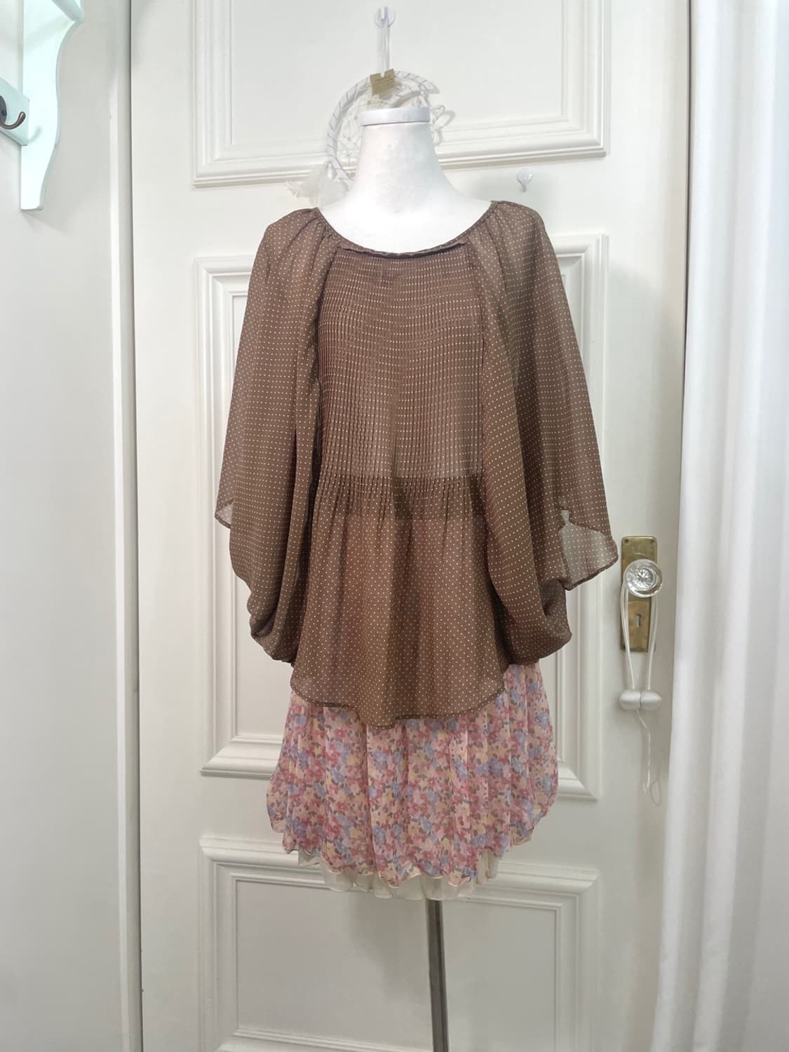brown dot lace trim cape blouse 상품이미지1