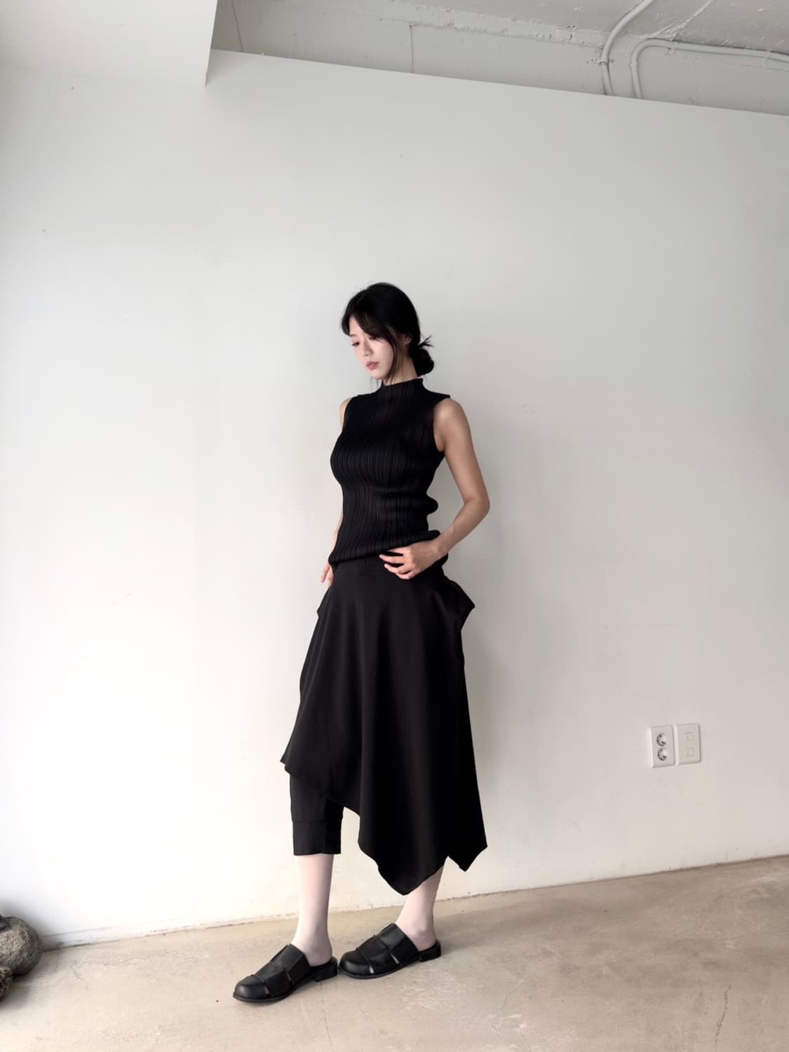 High neck basic pleats sleeveless  상품이미지1