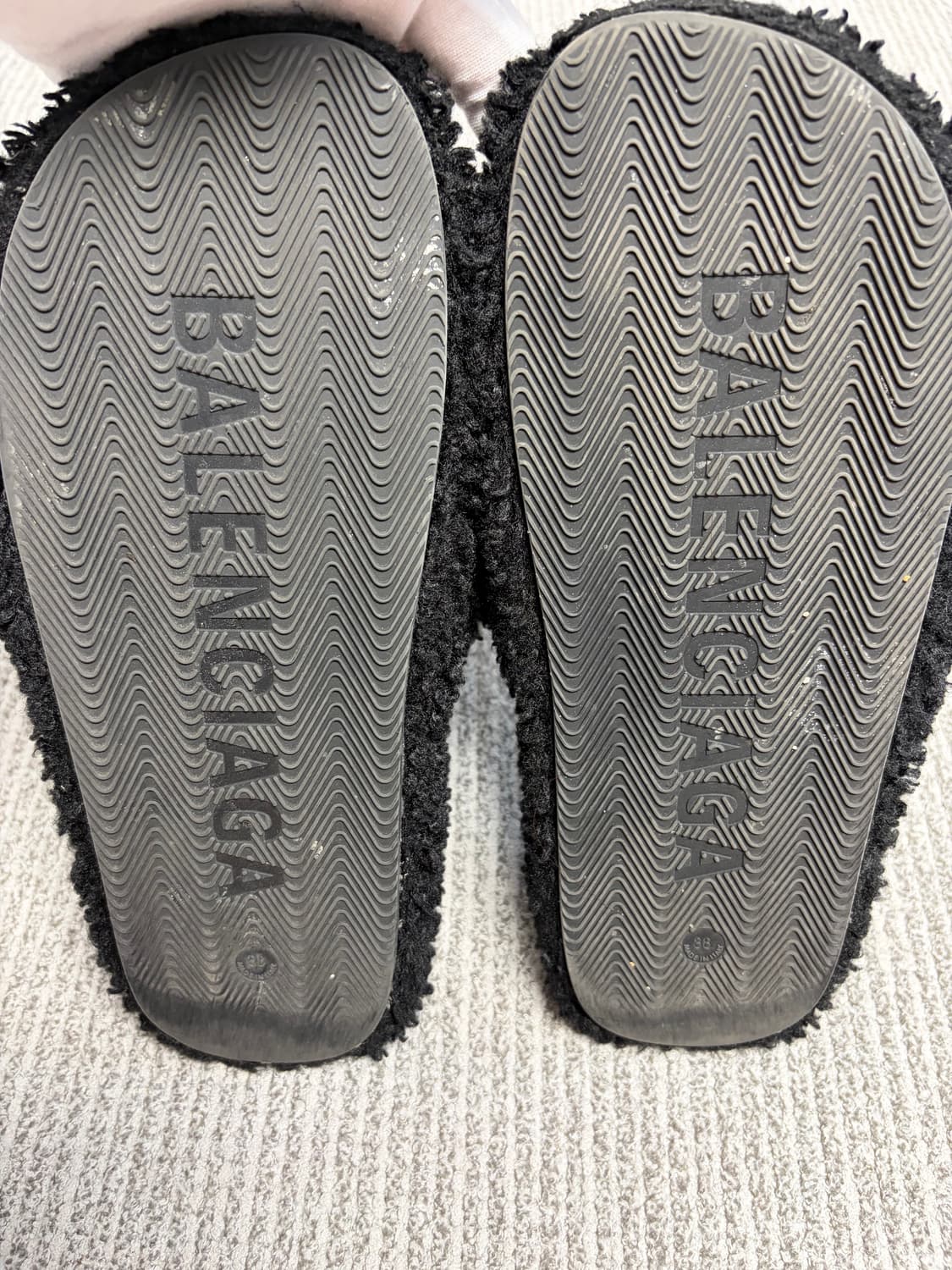 (상태최상, 38) 발렌시아가 퍼 슬리퍼 250사이즈 상품이미지4