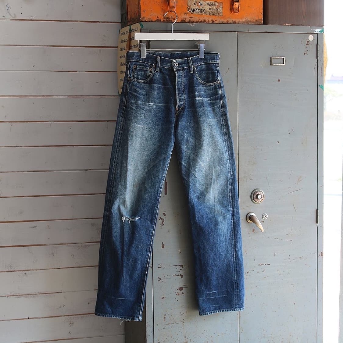 (착용컷) 리바이스 702 빅E 셀비지 진 (30) 상품이미지1