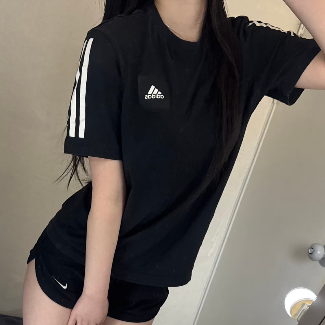 아디다스 삼선로고 반팔티 🤍🖤 상품이미지2