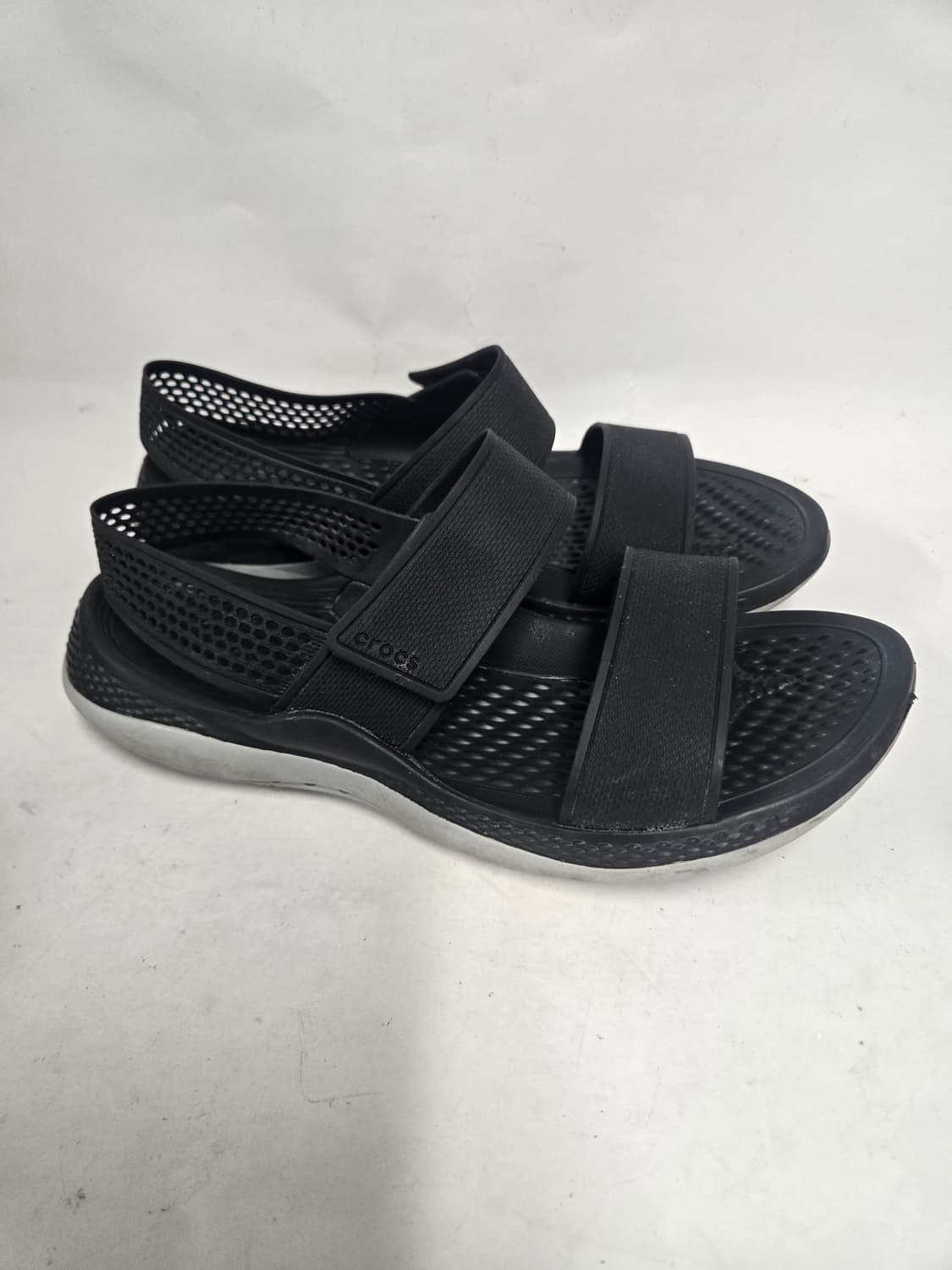 크록스  블랙 벨크로 샌들 W8 250 상품이미지1