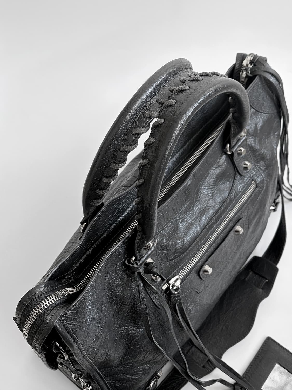 발렌시아가 클래식 시티백 미듐 판매합니다. 상품이미지5