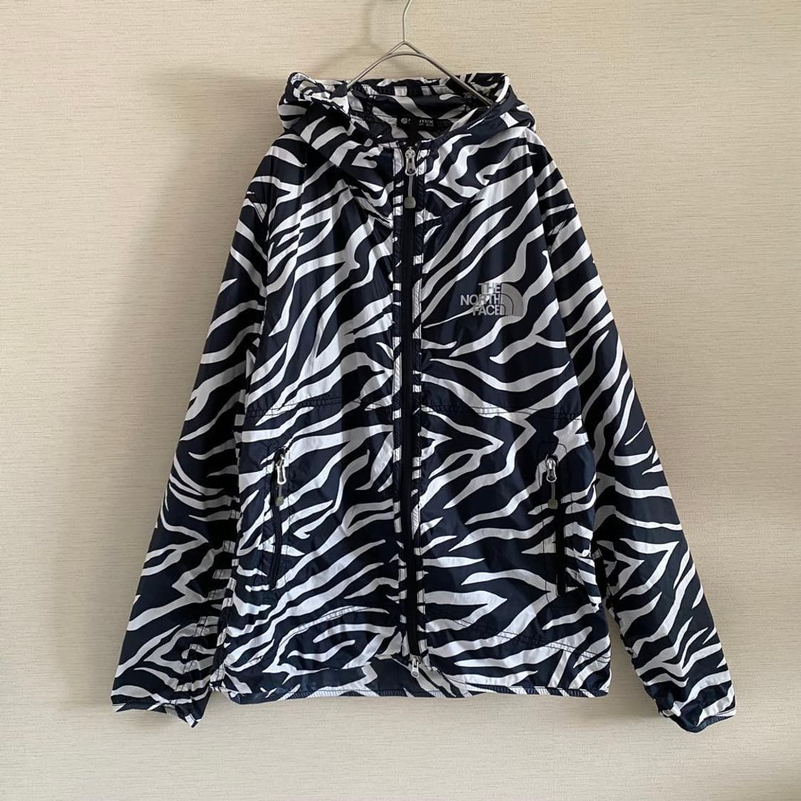 노스페이스 퍼플라벨 퍼텍스 지브라 프린트 마운틴 윈드 파카 상품이미지2