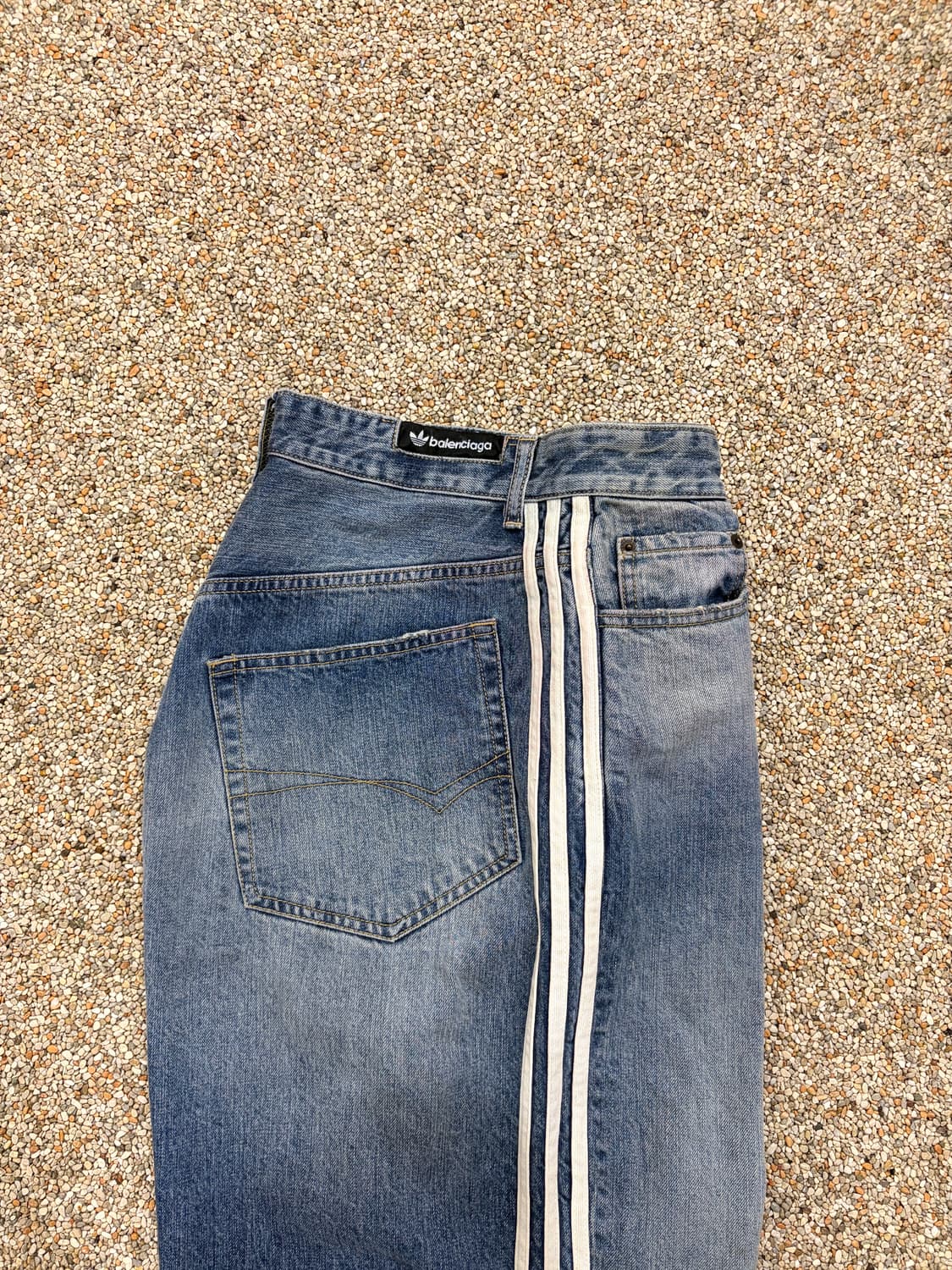 발렌시아가 x 아디다스 라지 배기 트라우저 블루 상품이미지2