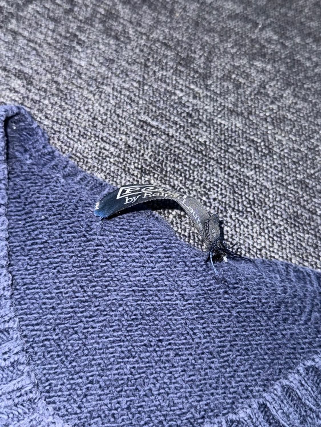 폴로 네이비 브이넥 니트 상품이미지2