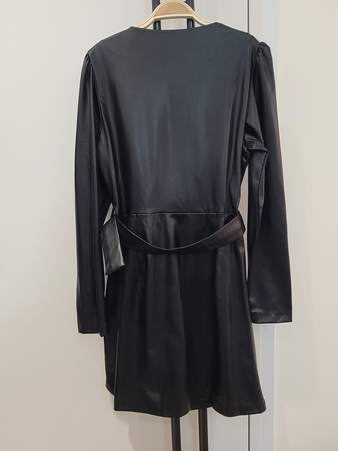 자라 블랙 에코레더 랩 미니 원피스 L사이즈 택달린새제품 상품이미지7